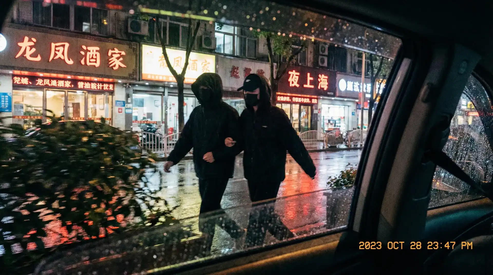 《海角吃瓜》_海角吃瓜最新地址 | 深度揭秘海角吃瓜 - 顶流明星深夜密会现场抓拍照片